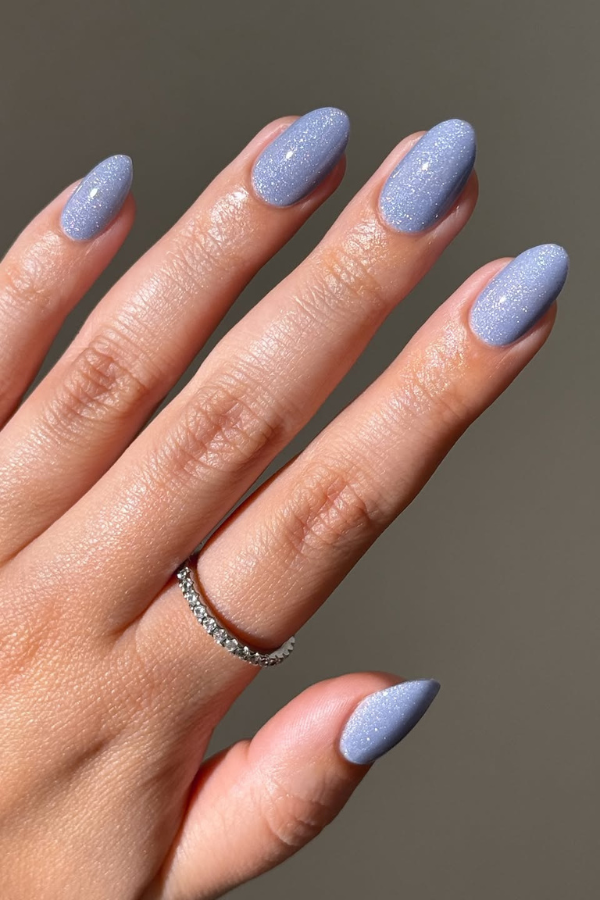Unhas para ano novo azul com glitter