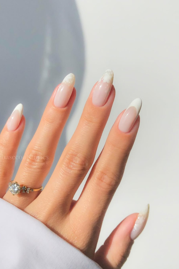 Unhas para ano novo branca com francesinha clássica