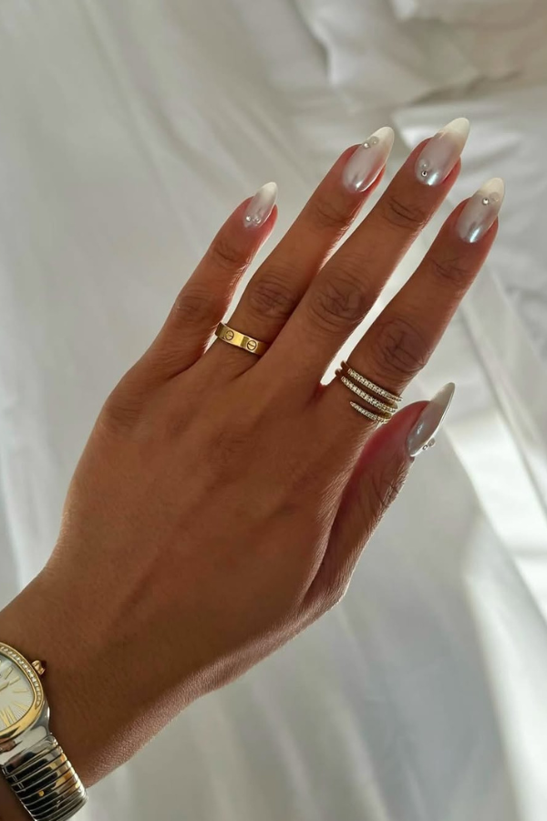 Unhas para ano novo branca com efeito glazed