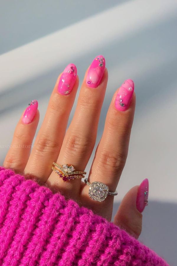 Unhas para ano novo rosa com efeito jelly