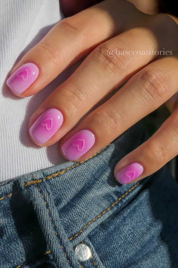 Unhas para ano novo rosa com efeito aura
