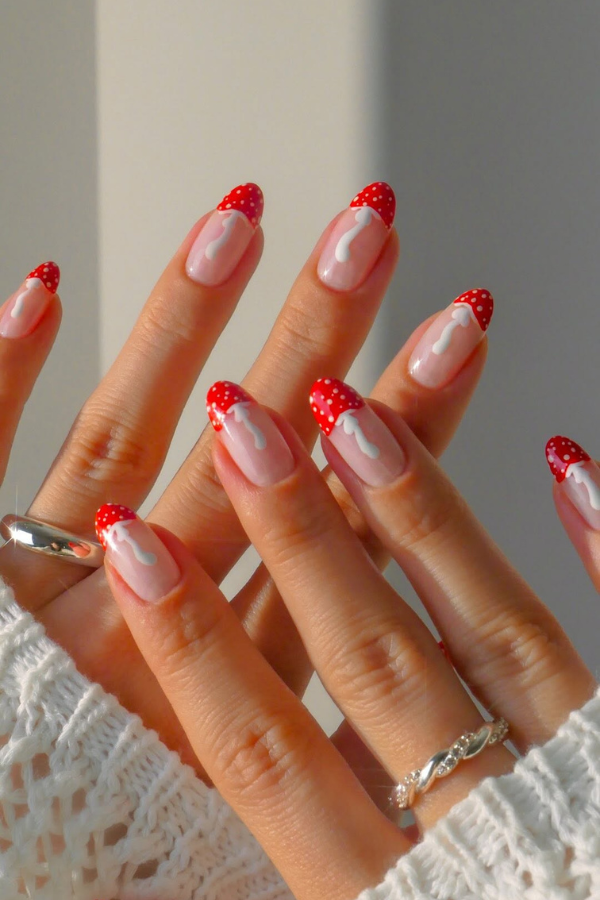 Unhas para ano novo vermelho com francesinha vermelha com base transparente