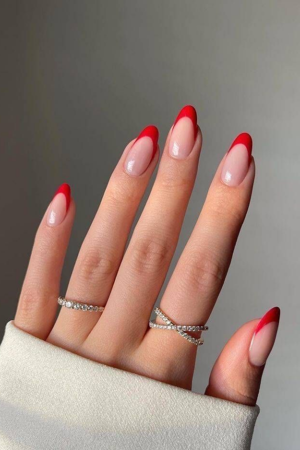 Unhas decoradas para Natal simples, com francesinha vermelha