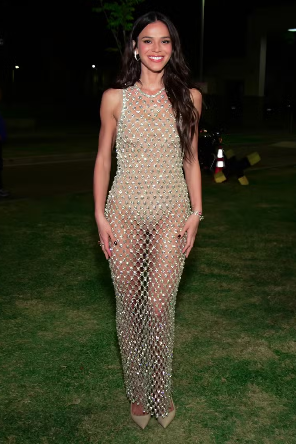 9 vestidos de formatura inspirados no clipe ‘The Fate of Ophelia’, de Taylor Swift 23 Vestido de formatura com brilho metálico, inspirado no figurino de Taylor Swift em The Fate of Ophelia