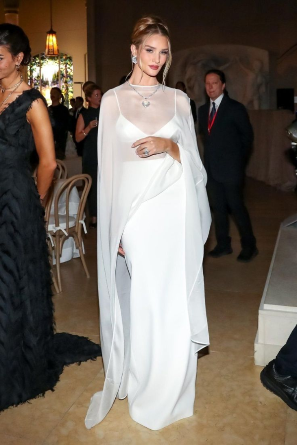 9 vestidos de formatura inspirados no clipe ‘The Fate of Ophelia’, de Taylor Swift 2 vestidos de formatura longo 3